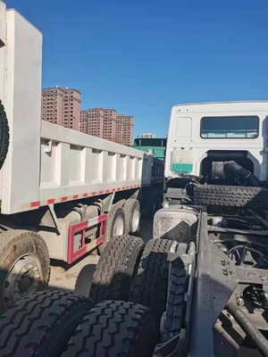 21~30tの荷重容量を持つダンプトラックと中古トラクタートラック