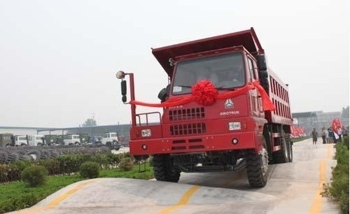 70トンのZZ5707S3640AJ HOWO マニュアルトランスミッション型の鉱山ダンプトラック