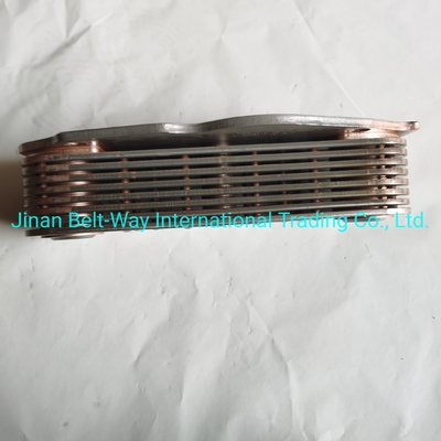 Sinotruk HOWO トラックオイルクーラー Vg1500010334 ブレーキシステムの部品 黒色